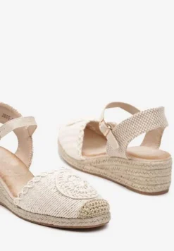 Beżowe Sandały na Koturnie Ozdobione Plecionką z Juty z Zapięciem przy Kostce Tesamara