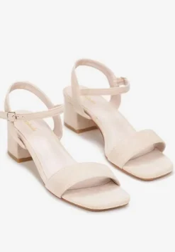 Beżowe Sandały na Niskim Słupkowym Obcasie ze Sprzączką Vosanna
