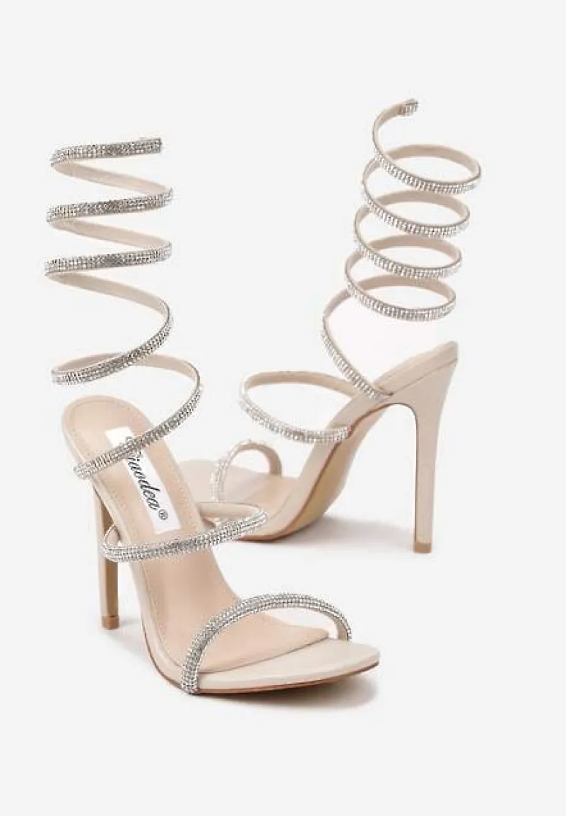 Beżowe Sandały na Obcasie Ozdobione Cyrkoniową Sprężyną na Łydkę Nelesi