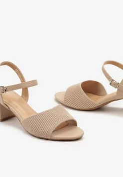 Beżowe Sandały na Słupkowym Obcasie z Tłoczeniem na Pasku Natissa