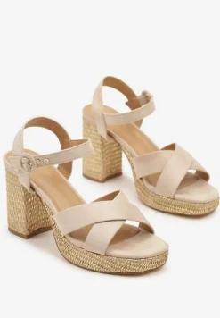Beżowe Sandały na Słupkowym Obcasie z Paskami w Kształcie Litery X Idavelle