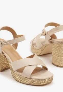 Beżowe Sandały na Słupkowym Obcasie z Paskami w Kształcie Litery X Idavelle