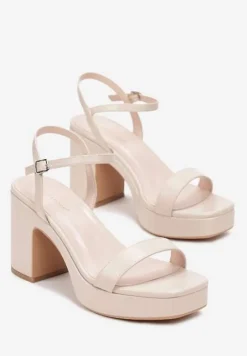 Beżowe Sandały na Słupkowym Obcasie ze Sprzączką Dilnura