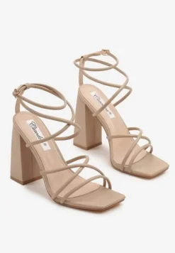 Beżowe Sandały na Słupku Ozdobione Kwadratowym Noskiem Nilusca