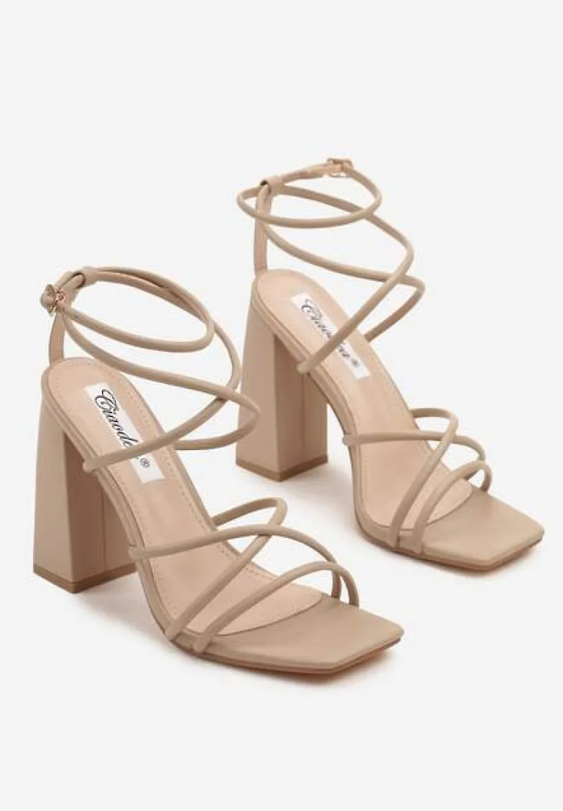 Beżowe Sandały na Słupku Ozdobione Kwadratowym Noskiem Nilusca