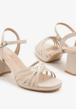 Beżowe Sandały na Słupku Ozdobnione Paskami Nevarella