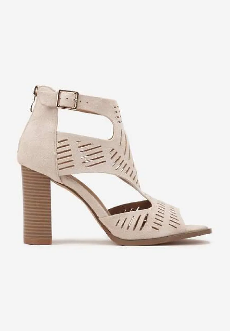 Beżowe Sandały na Słupku Ozdobione Ażurowym Wzorem Grelidi