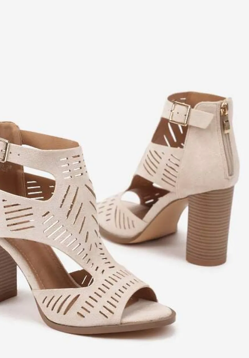 Beżowe Sandały na Słupku Ozdobione Ażurowym Wzorem Grelidi