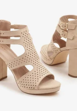 Beżowe Sandały na Słupku Vices Ozdobione Wycięciami i Perforacją Firaleia