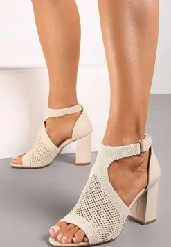 Beżowe Sandały na Słupku z Ażurowym Zdobieniem z Zapięciem przy Kostce Qutima
