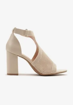 Beżowe Sandały na Słupku z Ażurowym Zdobieniem z Zapięciem przy Kostce Qutima