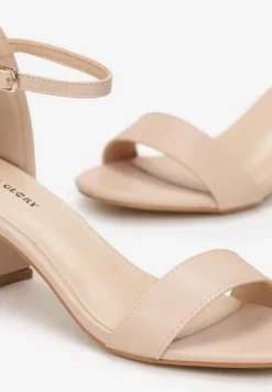 Beżowe Sandały na Słupku ze Sprzączką i Okrągłym Noskiem Hadas