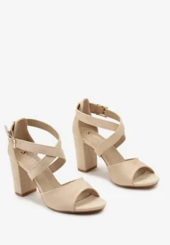 Beżowe Sandały na Słupku ze Skrzyżowanymi Paseczkami Hyfalia