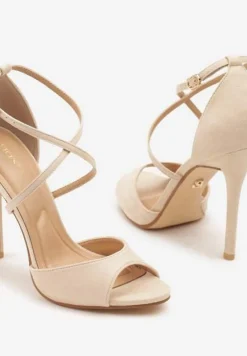 Beżowe Sandały na Szpilce Vices Ozdobione Paskami Dorotina