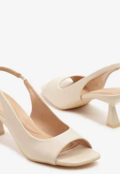 Beżowe Sandały na Szpilce Vices Ozdobione Kwadratowym Noskiem Edianira