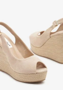 Beżowe Sandały Slingback z Imitacji Zamszu na Koturnie Daldiva