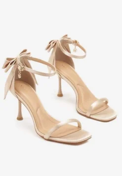 Beżowe Sandały Vices na Szpilce Ozdobione Kokardą Sarazelle
