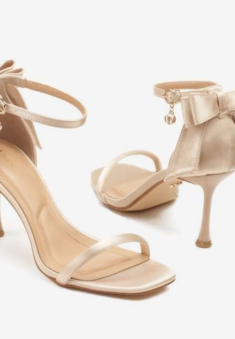 Beżowe Sandały Vices na Szpilce Ozdobione Kokardą Sarazelle