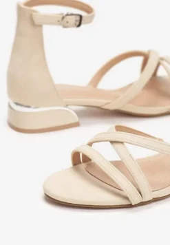Beżowe Sandały z Ozdobnym Płaskim Obcasem i Cienkimi Paseczkami Falilin
