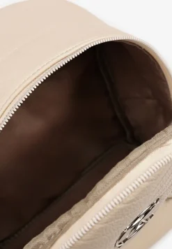 Beżowo-Kremowy Casualowy Plecak Ozdobiony Metalicznym Logo i Pikowaniem Jaloedi