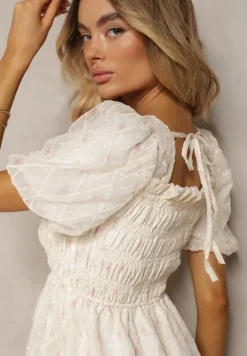 Beżowo-Różowa Sukienka z Marszczonym Dekoltem o Rozkloszowanym Kroju z Bufiastymi Rękawami Vikirrena