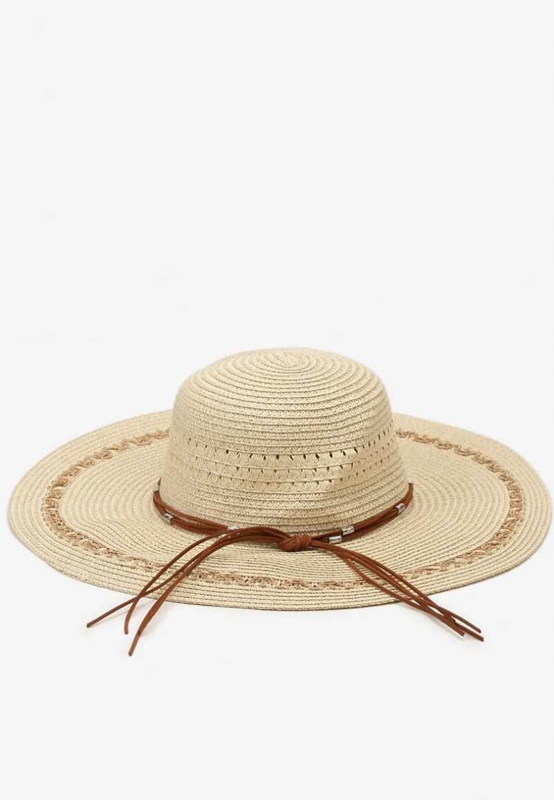 Beżowy Duży Kapelusz z Plecionki Naturalnej Udekorowany Wokół Rzemykami Aothiri