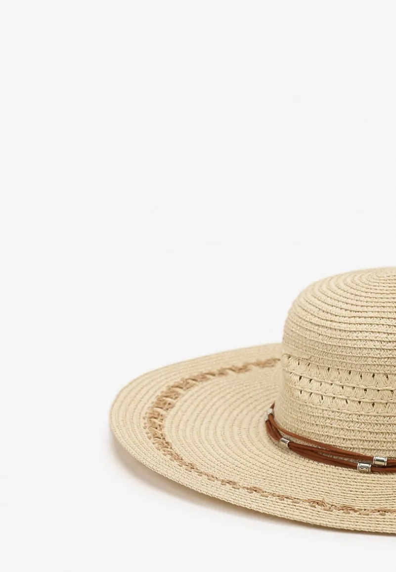 Beżowy Duży Kapelusz z Plecionki Naturalnej Udekorowany Wokół Rzemykami Aothiri