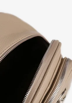 Beżowy Klasyczny Plecak Zdobiony Metalowym Detalem z Regulowanymi Szelkami Ravandelle