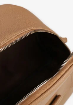 Beżowy Mały Plecak z Kieszonką i Metaliczną Ozdobą na Szelkach z Regulacją Ravasindra