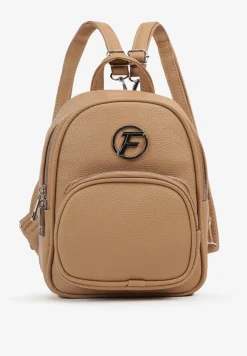 Beżowy Mały Plecak Zdobiony Metalowym Detalem Wyposażony w Dodatkową Kieszeń Savarosa