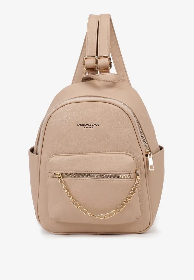 Beżowy Plecak na Szelkach z Regulacjach Ozdobione Łańcuszkiem i Napisami Hettana
