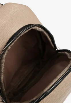 Beżowy Plecak z Dwoma Komorami Ozdobiony Klapą Nanovela