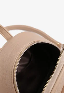 Beżowy Plecak z Regulowanymi Odpinanymi Paskami i Ozdobną Kieszonką na Magnes Nelvera