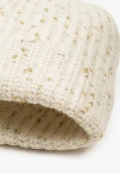 Biała Czapka z Wiskozą Ozdobiona Pomponem z Prążkowanego Materiału Temizelle