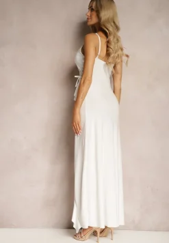 Biała Kopertowa Sukienka Wieczorowa na Ramiączkach z Falbanką i Trójkątnym Dekoltem Nestany