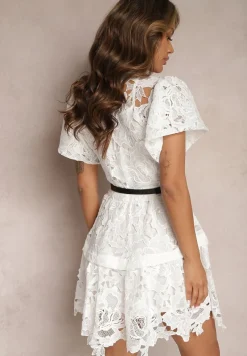 Biała Koszulowa Sukienka Midi z Ażurową Koronką i Paskiem Silira