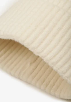 Biała Prążkowana Czapka z Pomponem Berinia