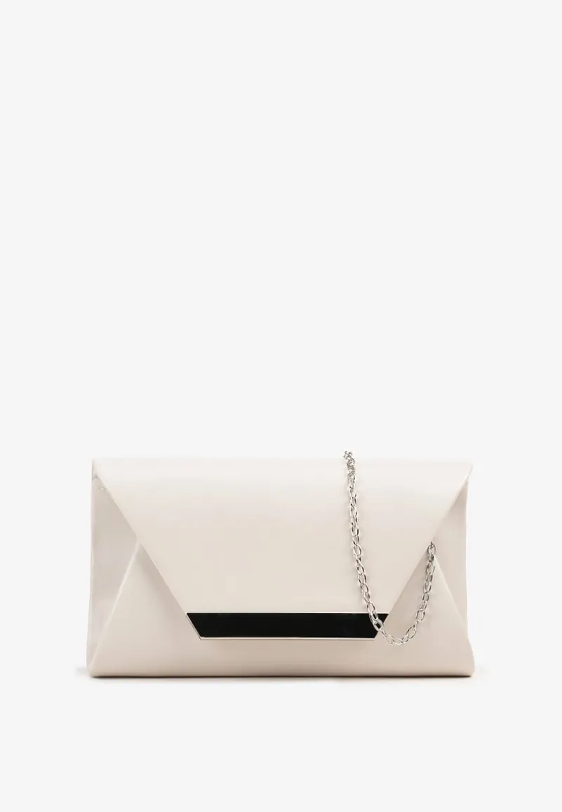 Biała Torebka Kopertówka Zdobiona Metalowym Detalem z Dodatkowym Łańcuszkiem Vorinna