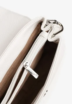 Biała Torebka Listonoszka z Klapą i Regulowanym Paskiem Nilmesse