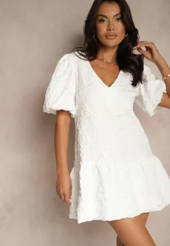 Biała Trapezowa Sukienka z Rękawkami w Gumkę i z Falbanką na Dole Ninatiela