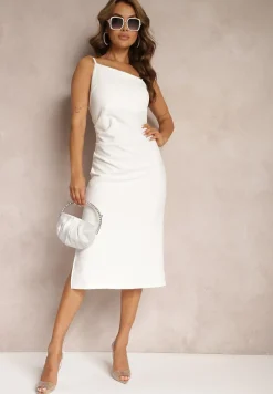 Biała Wieczorowa Sukienka na Ramiączkach z Asymetrycznym Dekoltem i Marszczeniem Devindia