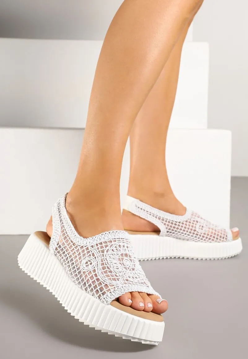 Białe Ażurowe Sandały na Grubej Podeszwie z Tłoczeniami Tanarila