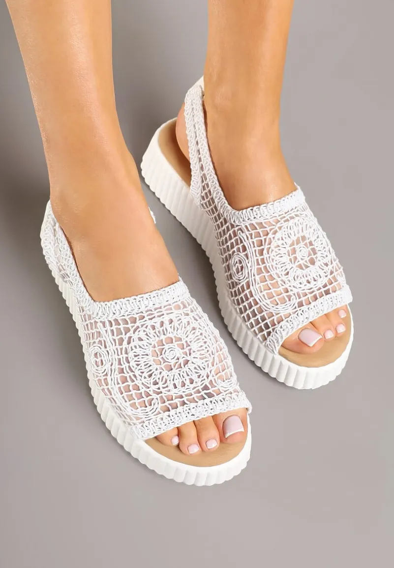 Białe Ażurowe Sandały na Grubej Podeszwie z Tłoczeniami Tanarila