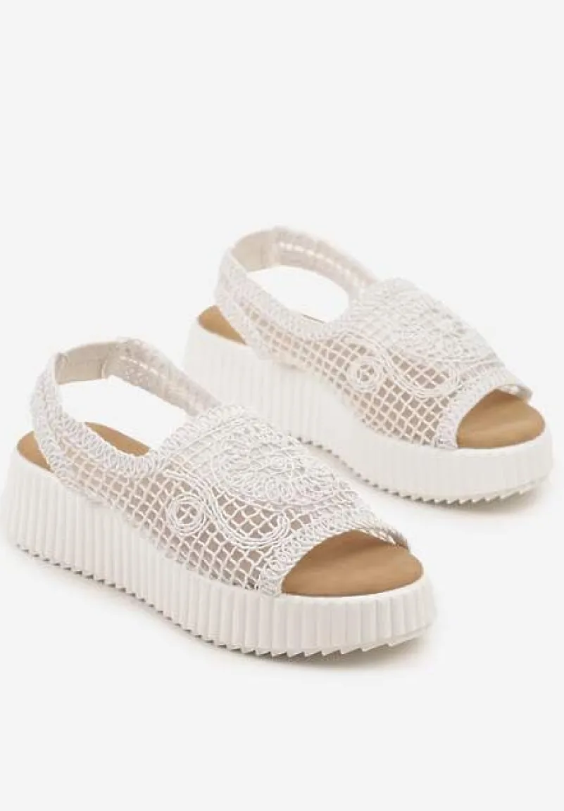 Białe Ażurowe Sandały na Grubej Podeszwie z Tłoczeniami Tanarila