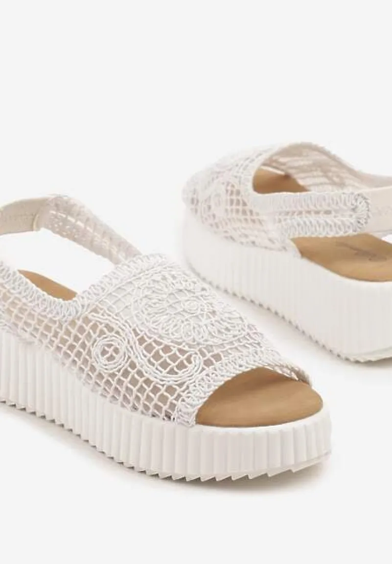 Białe Ażurowe Sandały na Grubej Podeszwie z Tłoczeniami Tanarila
