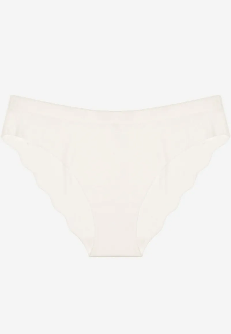 Białe Bezszwowe Majtki Figi Ozdobione Falbanką Nilarelle