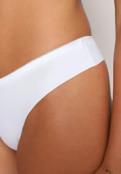 Białe Elastyczne Majtki o Fasonie Stringów Casandia