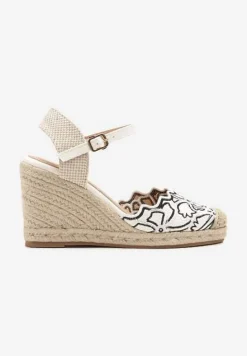Białe Haftowane Sandały Typu Espadryle Vices na Plecionym Koturnie Seselitia
