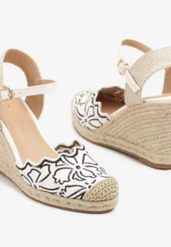 Białe Haftowane Sandały Typu Espadryle Vices na Plecionym Koturnie Seselitia