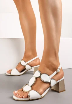 Białe Klasyczne Sandały na Obcasie ze Skórzaną Wkładką i Metalicznym Wykończeniem Nitanle